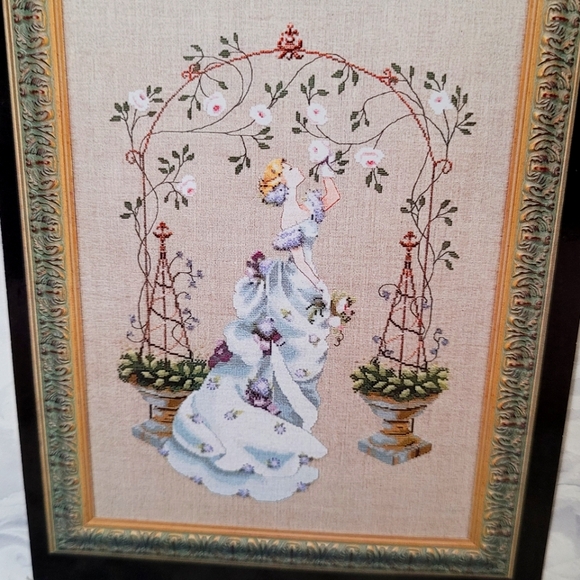Mirabilia Rose Arbour cross stitch pattern - Picture 2 of 3